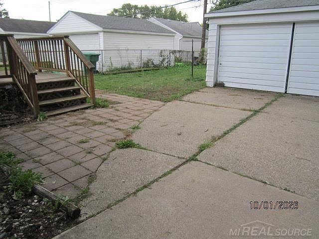 21825 David Ave, photo 2