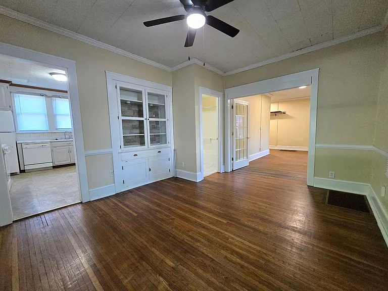 610 N McLean St — Photo 8