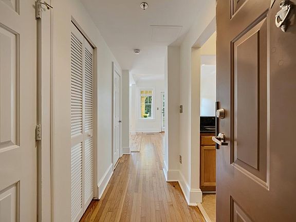 2nd image of 2855 Peachtree Rd #116
