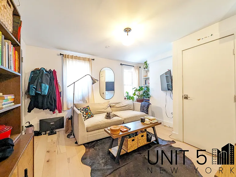 1116 Halsey St #1A — Photo 2