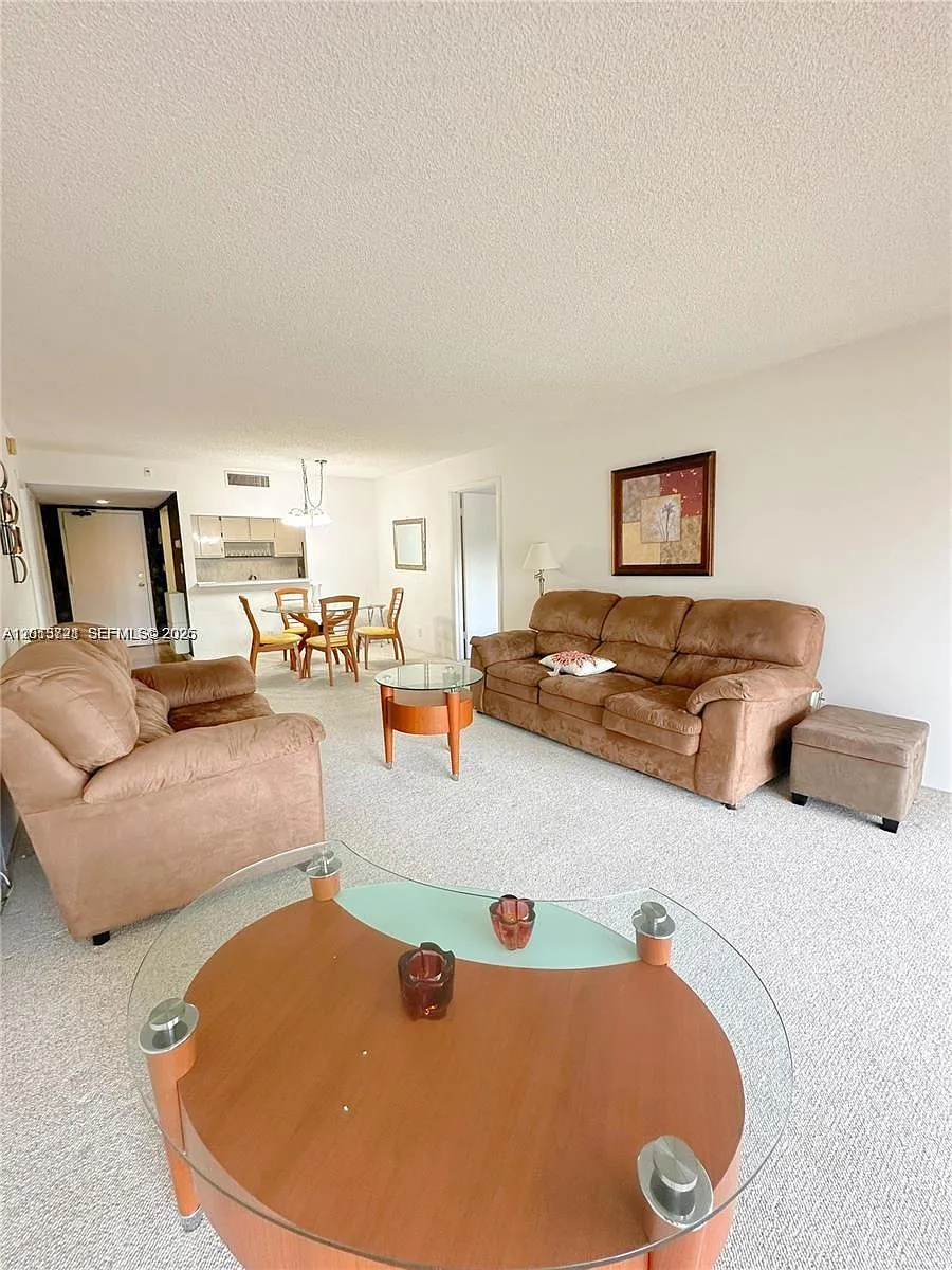 Building Photo - 240 Lakeview Dr #212