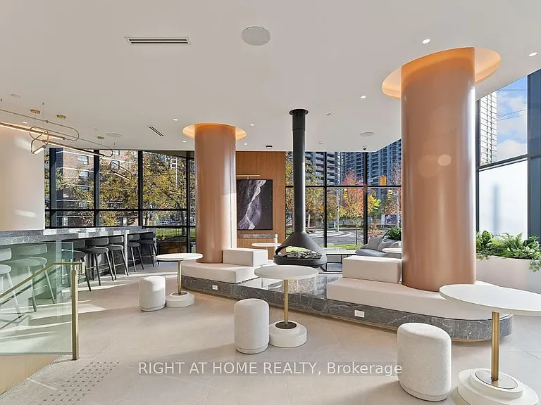 60 Central Park Dr #1707 — Photo 10