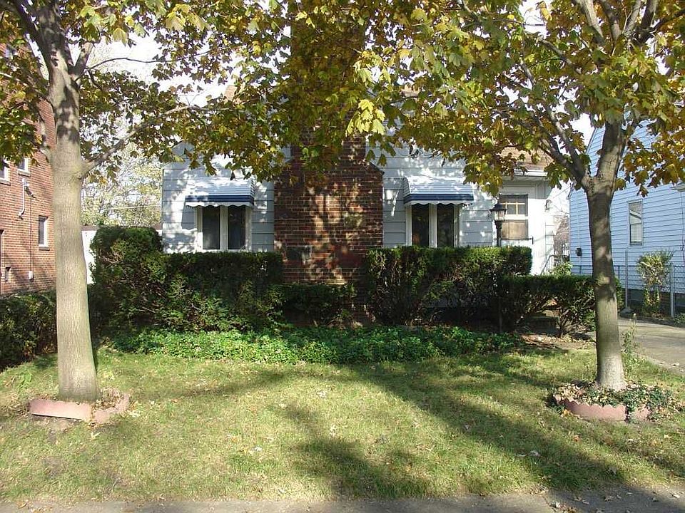 1st image of 15 E 221st St
