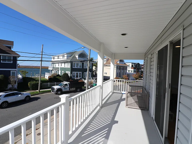 411 N Vendome Ave — Photo 12