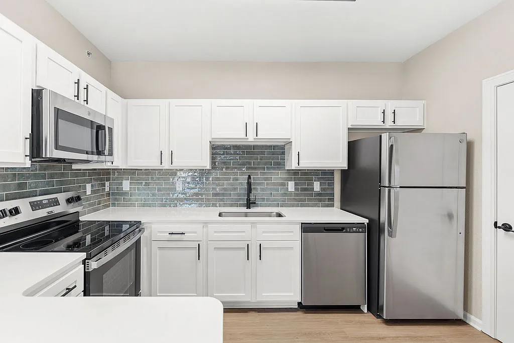 The Manor Homes of Eagle Glen — Photo 1