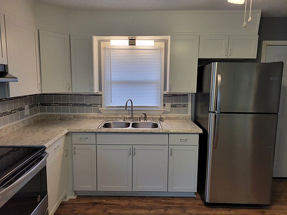 4th image of 134 Southgate Dr