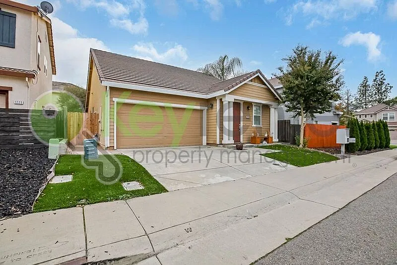 2 bed, 2.0 bath, 1054 sqft, $2,400 — Photo 1