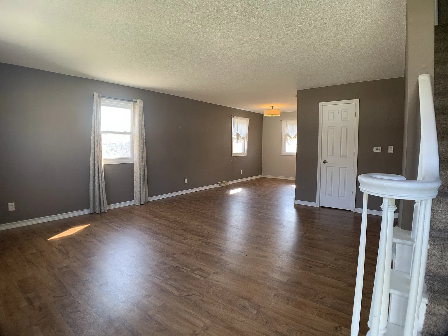 Updated 3 Bedroom Duplex — Photo 4