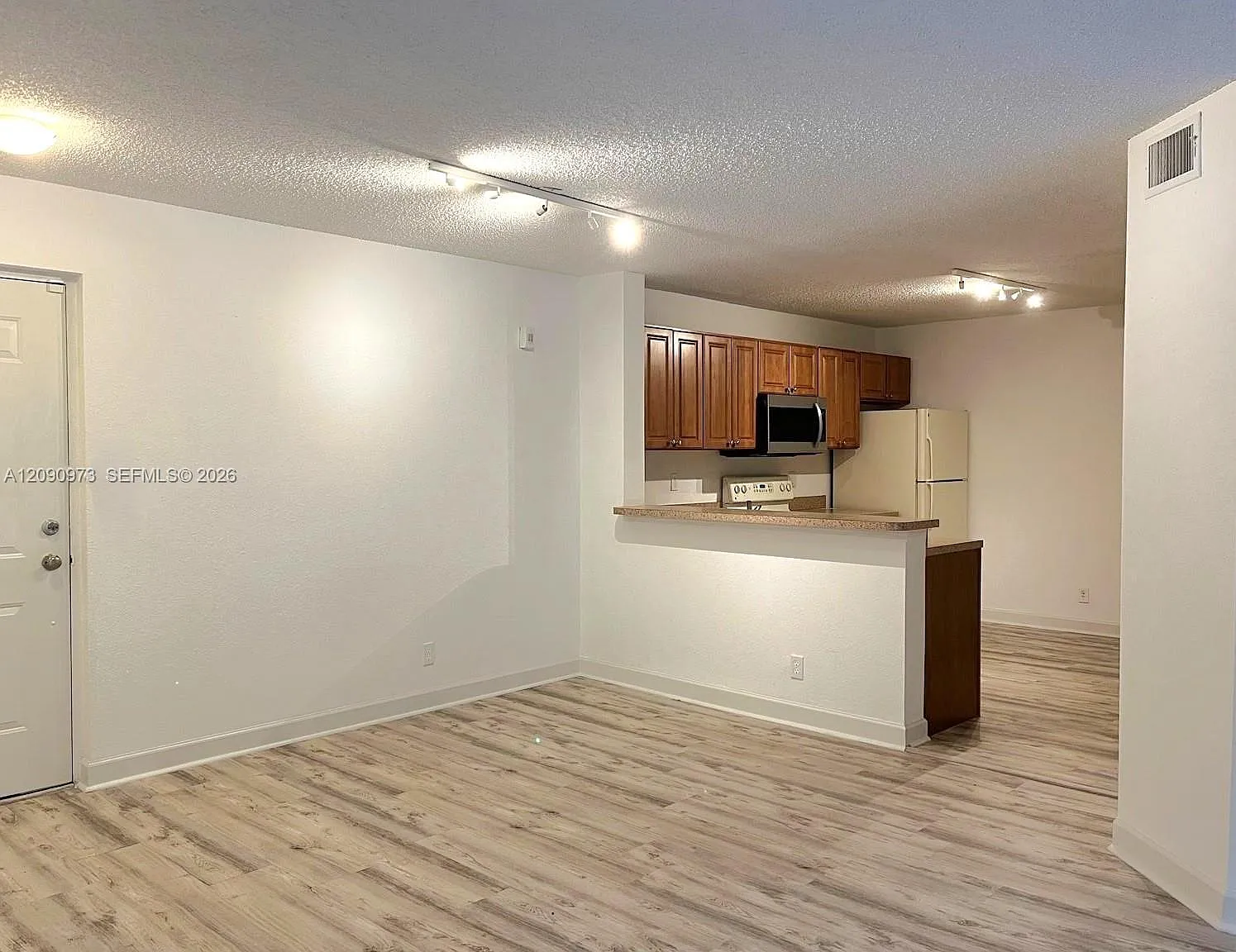 Grand Marquis Condo Homes — Photo 3
