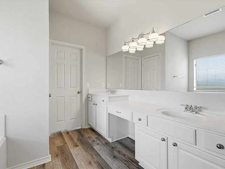 8401 Shakespeare Ln — Photo 12