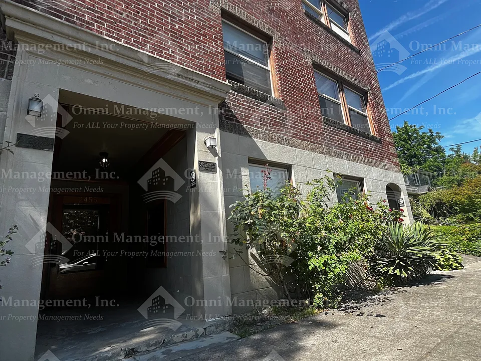 2455 NW Quimby St #101