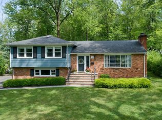 29 Oak Ridge Rd, Berkeley Heights, NJ 07922