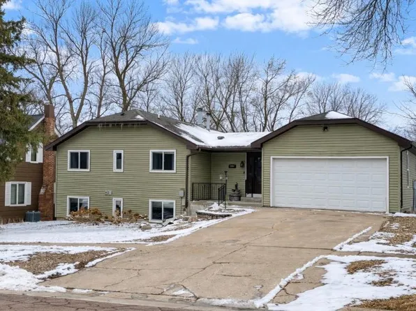 704 Miller Ave, Windom, MN 56101