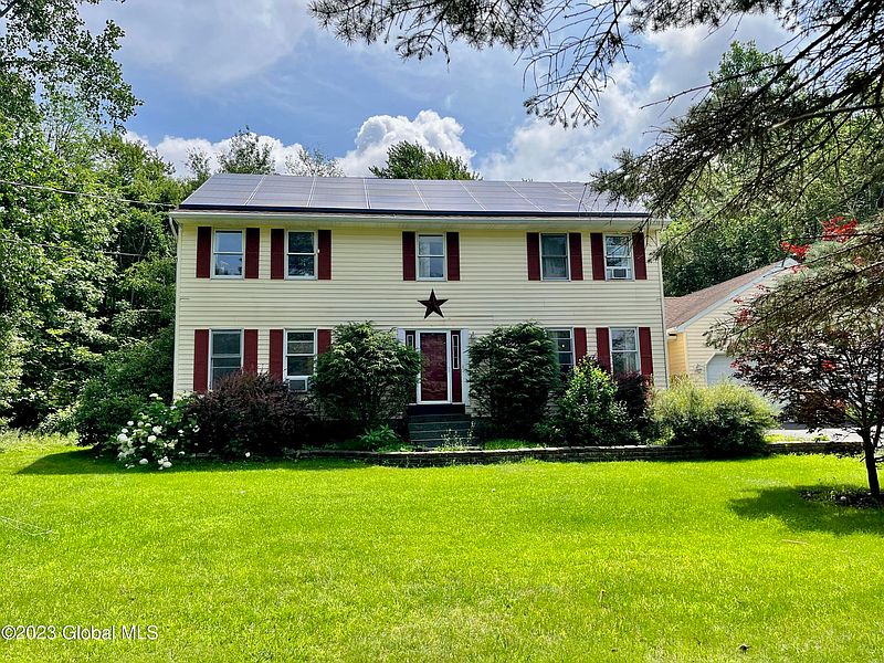 2nd image of 124 Lynn Road