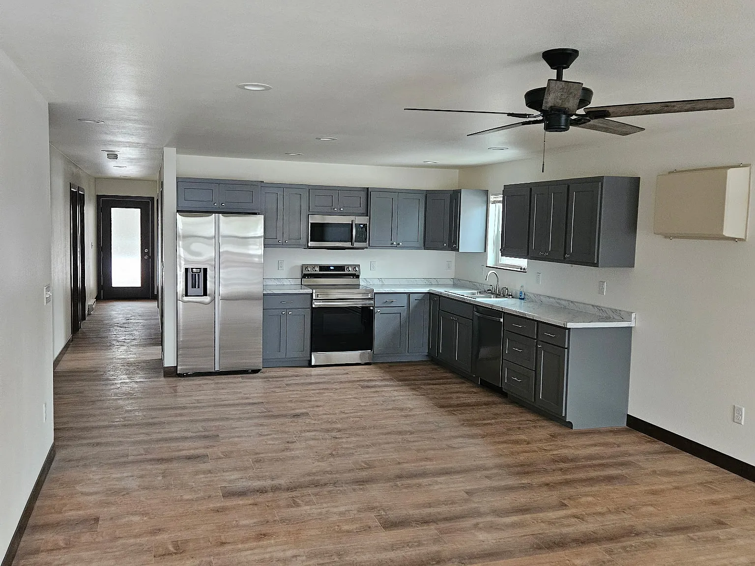 3 bed, 1200 sqft, $1,500 — Photo 1