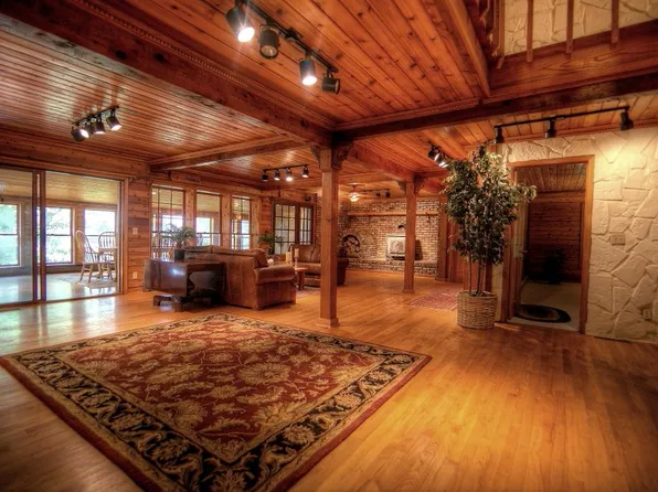 83 Mountain Ridge Dr, Cartersville, GA 30120