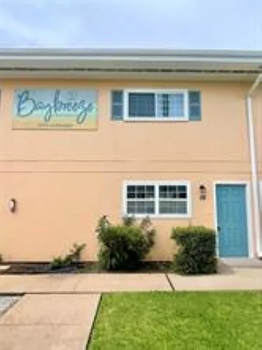 1914 Larrabee St #1 Photo 1