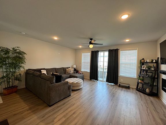 3rd image of 1337 Claytor Ln