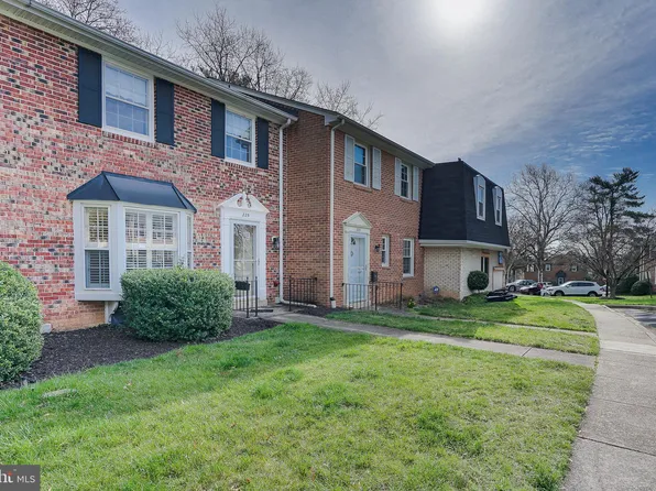 225 Commons Dr NW, Vienna, VA 22180