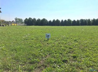 124 Pineview Dr, Oregon, OH 43616