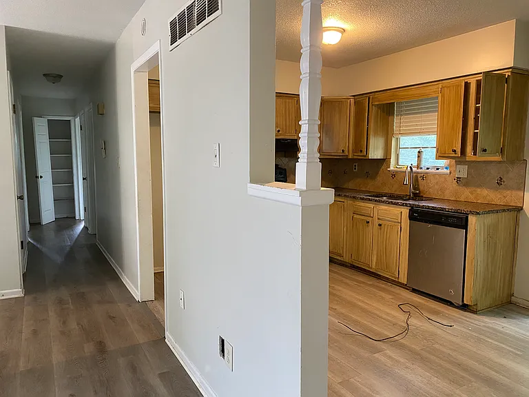 624 N Logan St — Photo 4
