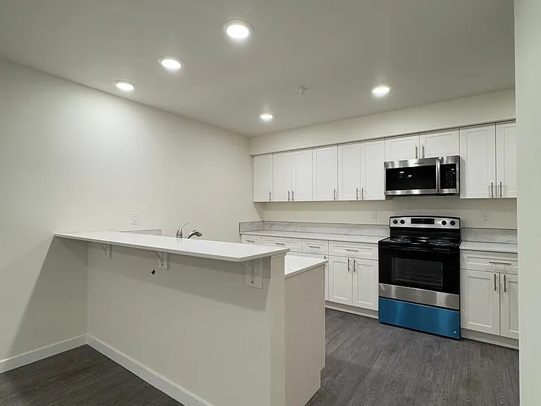 503 E Helena Ave — Photo 3