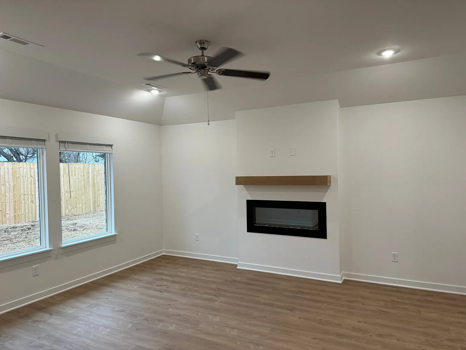 3 bed, 1637 sqft, $2,200 — Photo 3
