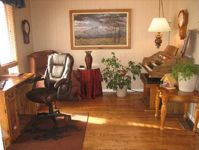 2nd image of 528 Main St