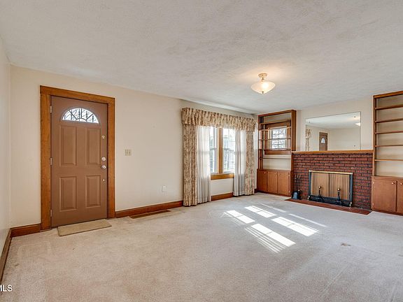 5th image of 2716 Linden Rd