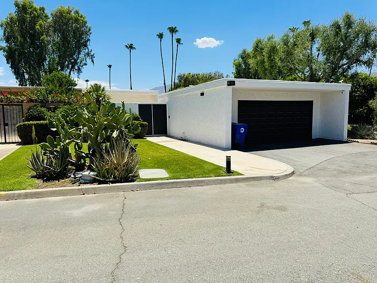 47760 Eisenhower Dr — Photo 19