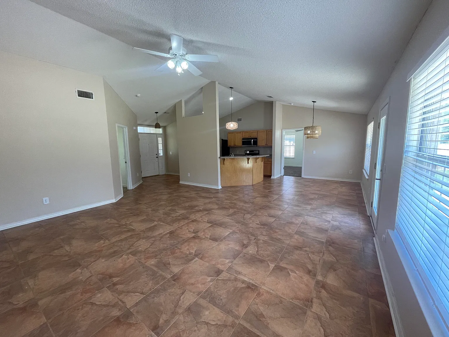 4 bed, 1800 sqft, $2,500 — Photo 3