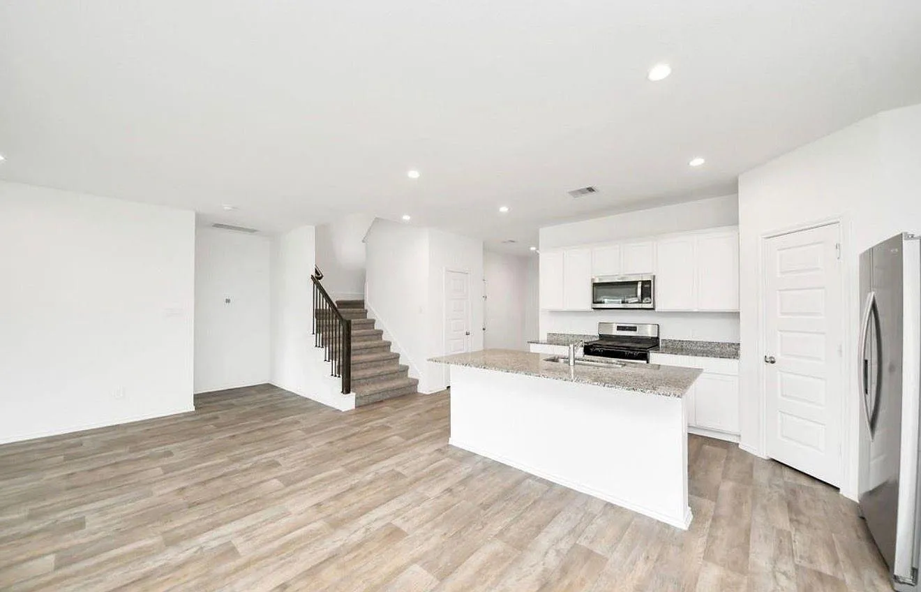 4 bed, 3.0 bath, 2174 sqft, $2,400 — Photo 4