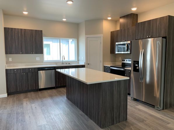 668 E St #102