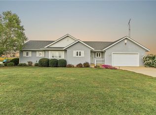 2307 E Lakeview Dr, Casey, IL 62420