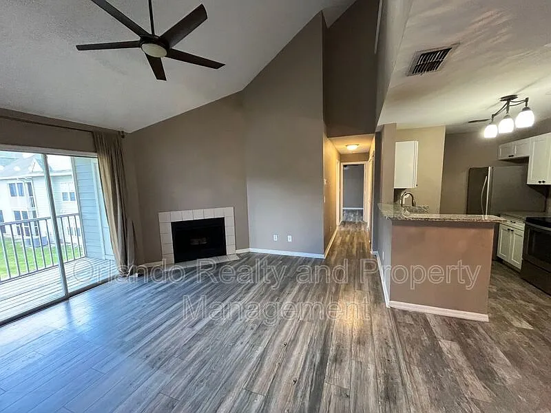 Building Photo - 6088 Westgate Dr #202