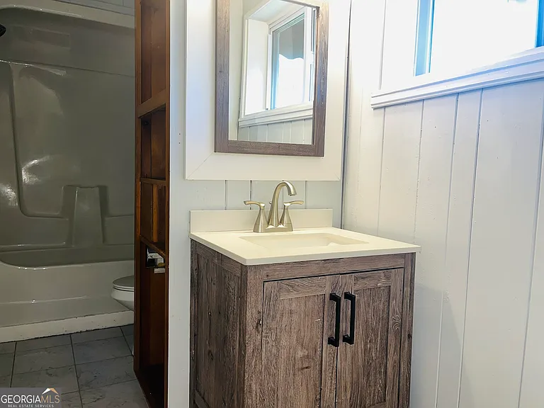 406 E Main St — Photo 19