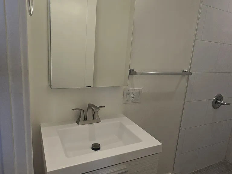 1649 La Salle Ave #1649 — Photo 21