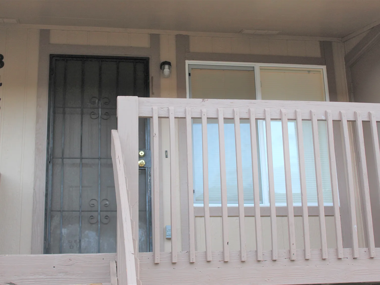 845 Hathaway Dr — Photo 1