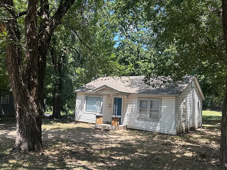 511 E Ward St — Photo 1