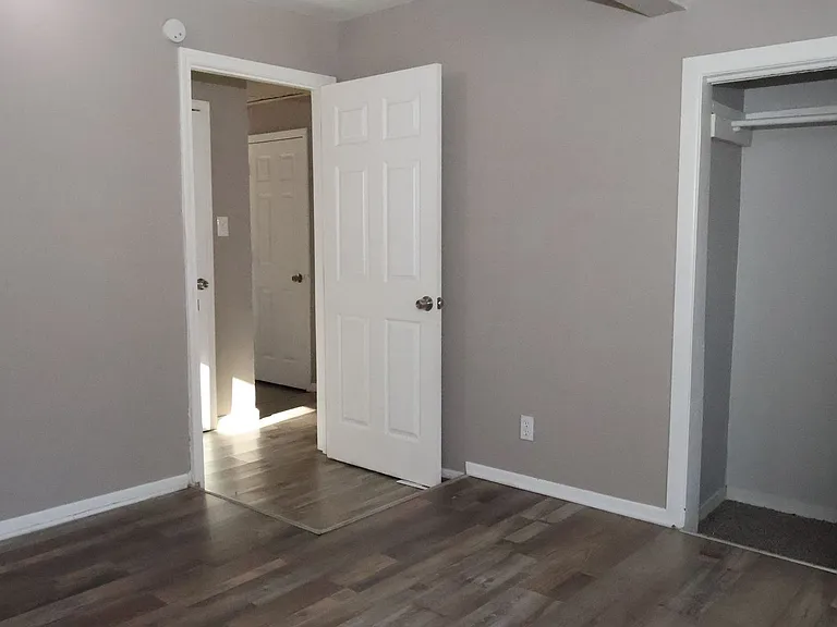 5460 Hamilton Ave — Photo 10