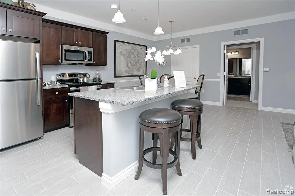 2 bed, 2.0 bath, 1235 sqft, $1,900 — Photo 4