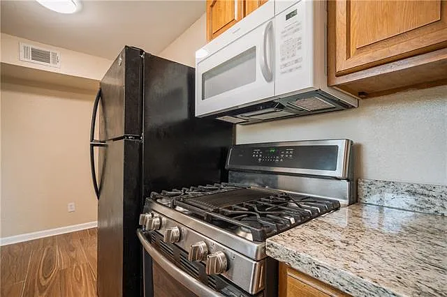 1621 Caton Ct — Photo 11