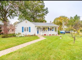 63 Walnut St, Edison, NJ 08817