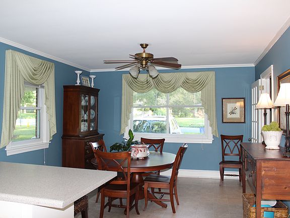 Kitchen dining