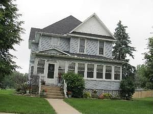 2nd image of 220 E Chestnut St
