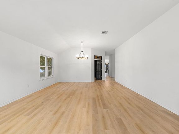 5th image of 2527 Crenshaw Dr
