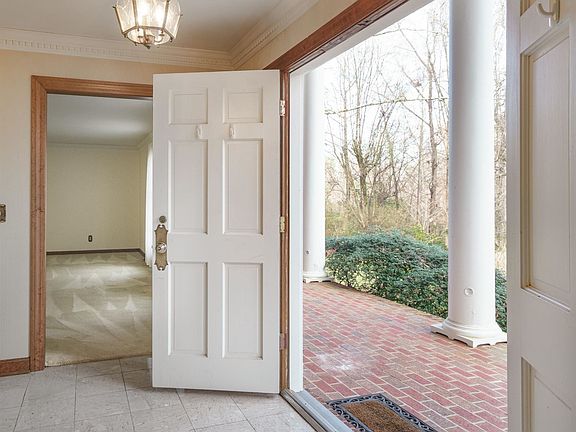 5th image of 23 Rocky Creek Ln