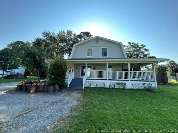 438 W Palmer St, Raeford, NC 28376