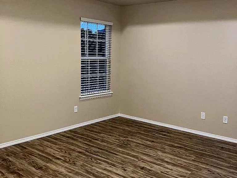 2105 Brown Bear Ln — Photo 10