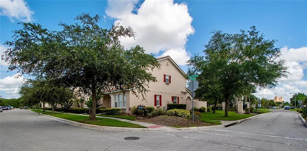 3 bed, 2.5 bath, 2011 sqft, $2,900 — Photo 1